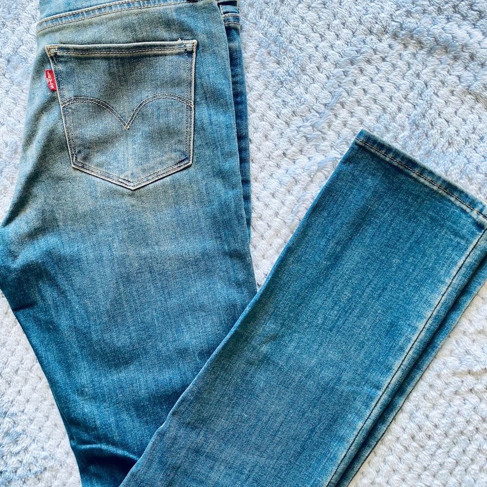 Levi's Women's Shaping Slim Blue Jeans